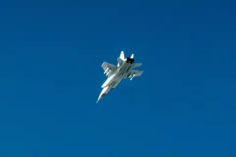 Эстония запросила консультации НАТО по 4 статье после вторжения российских МиГов