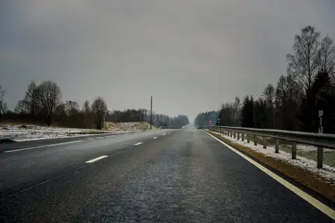 Aicina nekavēties ar riepu nomaiņu