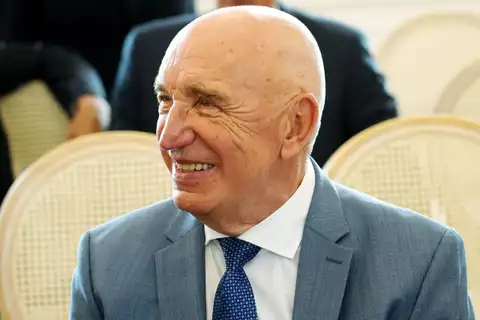 Сейчас-то легко закрыть русские школы, посмотрел бы я на вас в 92-м, когда тут стояла советская армия: Годманис