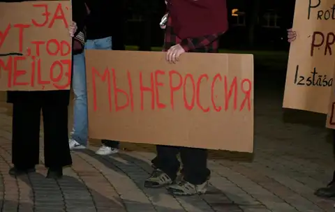 Полиция сообщает о двух задержанных во время митинга