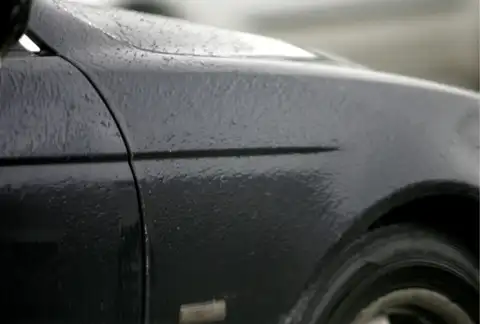 Latvijā autoceļi apledo