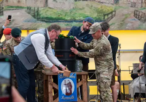 Без денег и пайков — американские военные в Германии отправлены в местные продовольственные банки