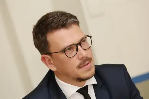 Miris Saeimas deputāts Zelderis