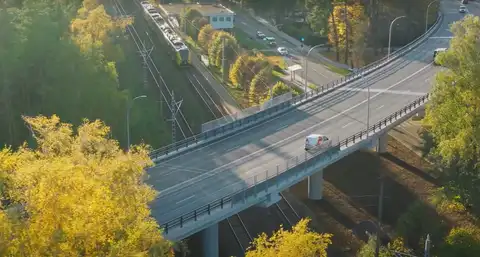 Jūrmalā par 8,7 miljoniem eiro pārbūvēts Dzintaru dzelzceļa pārvads