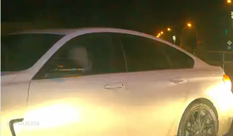 Блондинка за рулем: под Бауской девушка на BMW накатала на 3280 евро штрафа