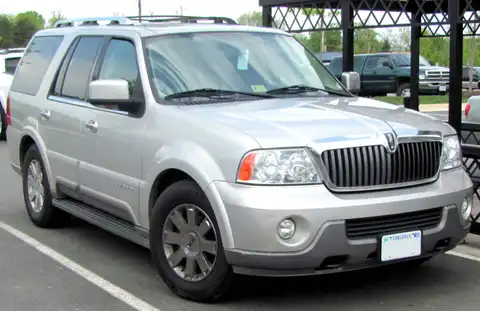 Латвия передаст Украине 21 авто, в том числе внедорожник класса люкс Lincoln Navigator