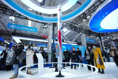 Упадёт на Латвию? Латвийские эксперты о траектории китайской ракеты Zhuque-33