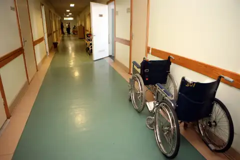 Vienojas Rīgas 2. slimnīcā attīstīt hronisko pacientu aprūpi un ortopēdiju