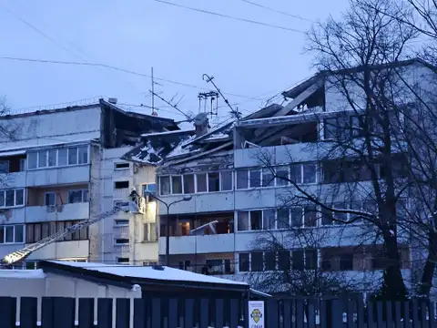 Обрушение на Баускас: один погибший, десятки эвакуированы