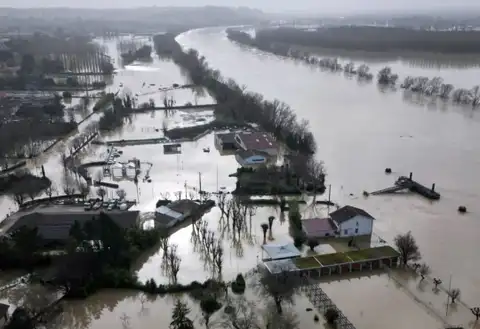 35 дней дождя и новый шторм: Юго-Запад Франции уходит под воду
