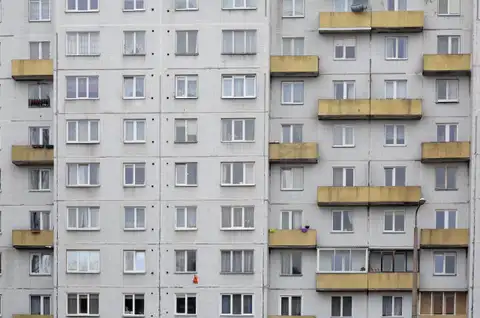 Балкон висит на честном слове: за чей счёт ремонтировать?