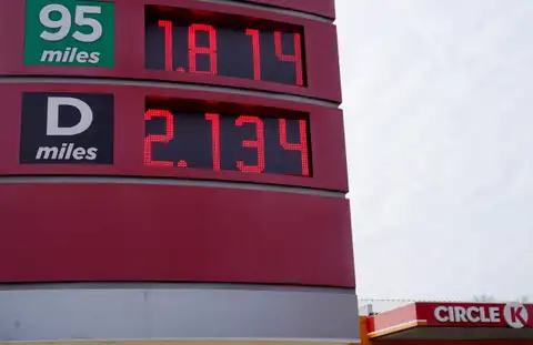 Saeima samazina akcīzes likmi dīzeļdegvielai un benzīnam