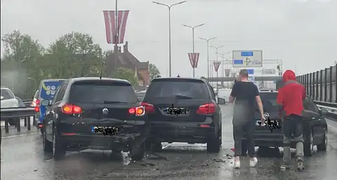 Авария на Южном мосту: объезжайте, кто может