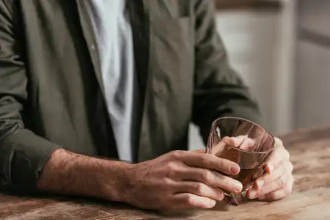 Как бросить пить? Что помогает вылечиться от алкоголизма: психология, лекарства, кодировки