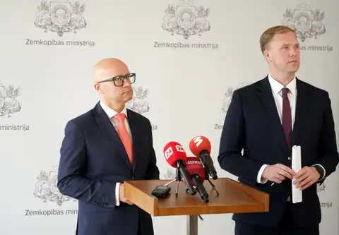 Valainis atstādina no amata ZM valsts sekretāru