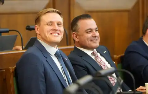 Iekšlietu ministrs Dombrava pirmajā darba dienā uzdod saziņā izmantot valsts valodu