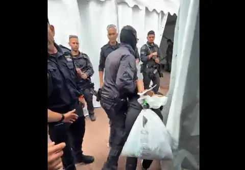 Скандальное видео с задержанными активистами поссорило Израиль с Европой и США (ВИДЕО)