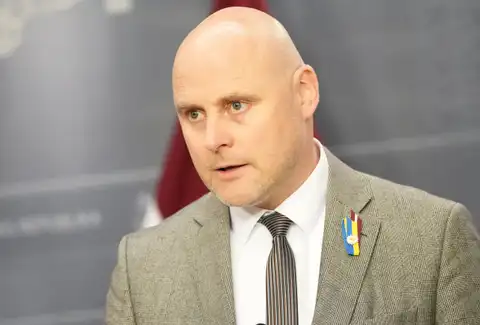 «Надменность из него так и прёт»: премьер вступил в перепалку с журналистом