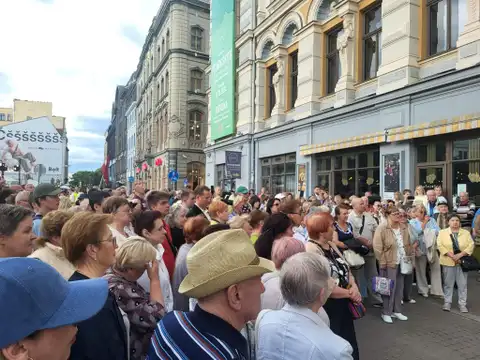 «Русский театр закрыть не позволим»: в центре Риги протест против Минкульта (ФОТО)