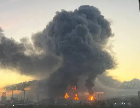 Собянин заявил о самой массированной атаке на Москву, в области погибли два человека, загорелся НПЗ