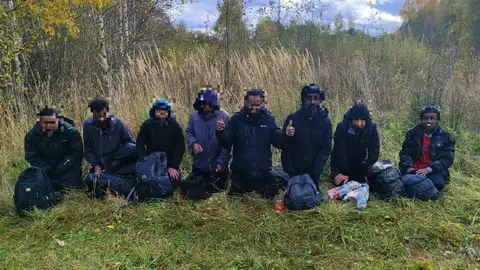 Охотники обнаружили в лесу нелегалов и вызвали пограничников