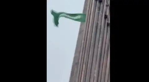 Да это же провокация! Рантниекс об очередном флаге на Вантовом мосту. ВИДЕО