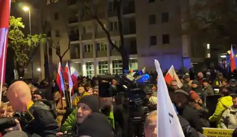 Госпереворот в Польше? Полиция у суда, президент разворачивает самолёт