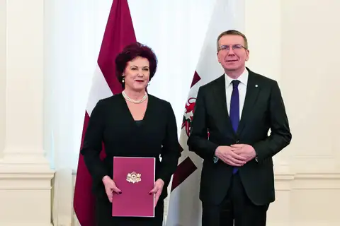Diplomātu saldās dzīves rūgtā garoziņa