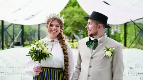 Sievu noskata TV ekrānā! Matejs + Kate: Lauku rēkas smējējs apprec Lauku sētas zvaigzni