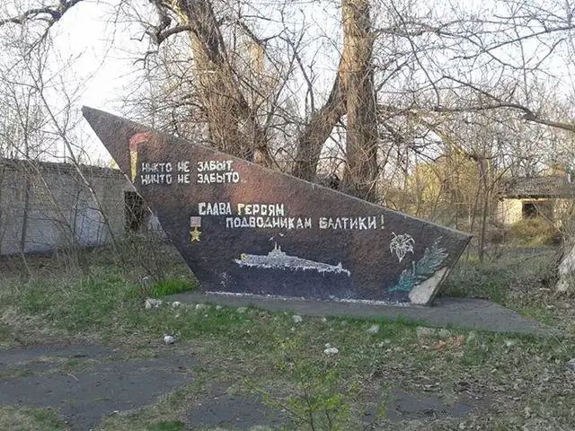 «Везде сносят памятники, а ведь и в Латвии стоят 300 советских монументов»: «Неаткарига» даже опубликовала список