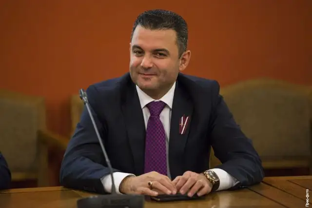 Абу Мери обещает обеспечить жителям доступ к медицинским услугам