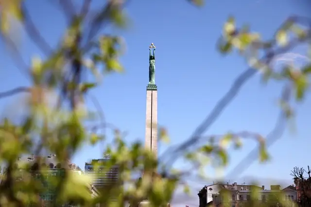 «Парни бродят с ножами у памятника Свободы — это нормально?» — тревога оказалась ложной