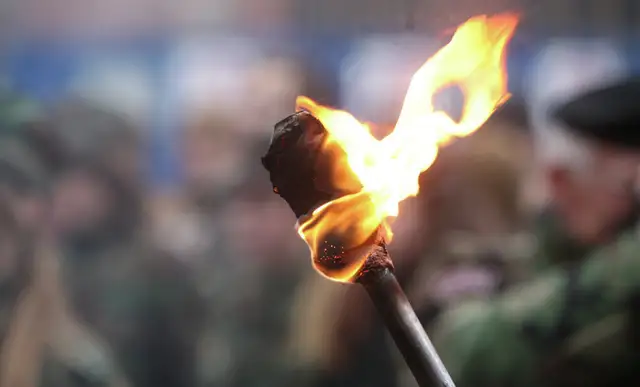 Protestētāju kolonna Jelgavā iebrauc mūzikas pavadībā, pirms tam kavējot satiksmi no Lietuvas puses
