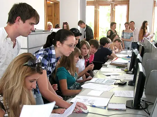 Pirmajā dienā klātienē augstskolās kopumā saņemts ap pustūkstotis pieteikumu studijām