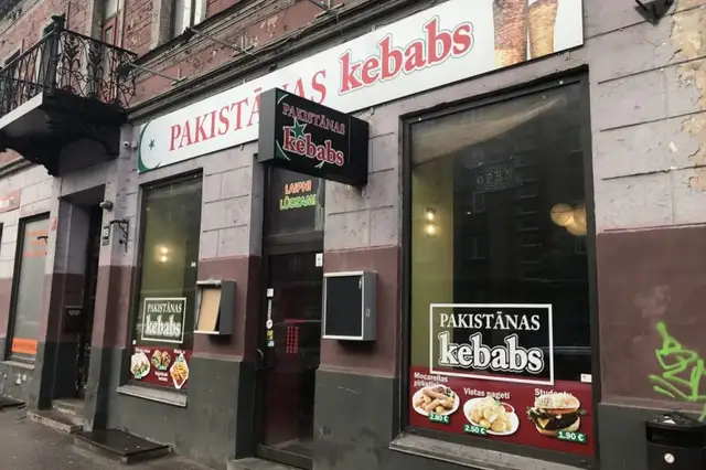 «Как можно называться латышом и идти жрать в кебабную»: соцсети в шоке