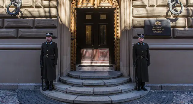 Крик души: мужчина в одиночку громко пел о «ворах в Сейме»