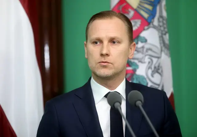 Гобземс: в день, когда стану премьером, тут же верну деньги Паулсу и выгоню Аболтиню