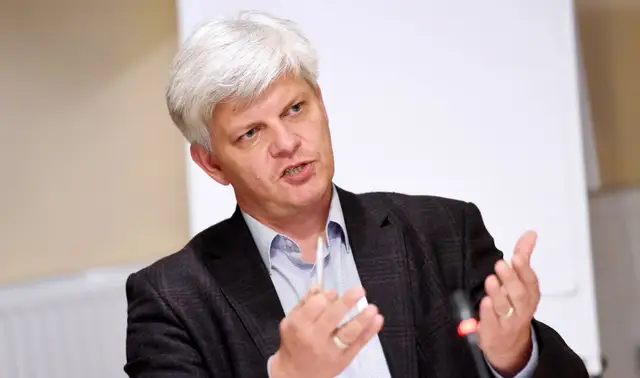 Лукашенко хвастается своими заводами, но содержит то их фактически Россия: Сполитис