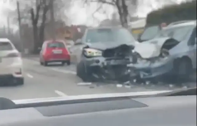 «Света, что ж ты делаешь!» Типичное женское ДТП (ВИДЕО)