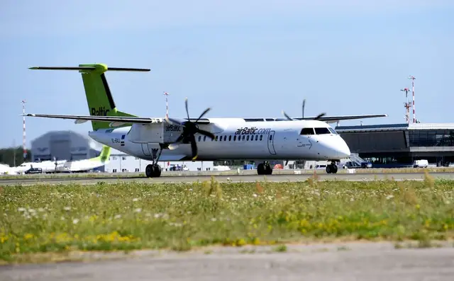 Самолет airBaltic, летевший в Дублин вчера вечером, вернулся в Ригу из-за технической неисправности
