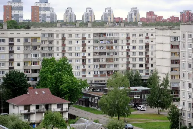 Как узнать, кому принадлежит квартира, если в ней никто не живёт?