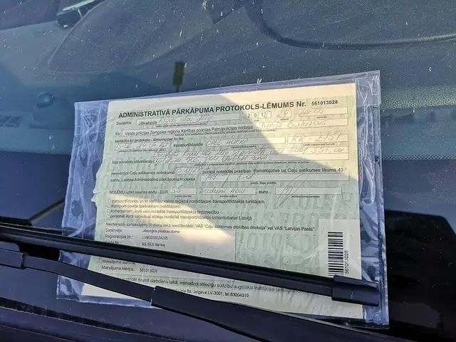 Vāc parakstus par zemāku sodu autovadītājiem, kuri to nomaksā 15 dienās