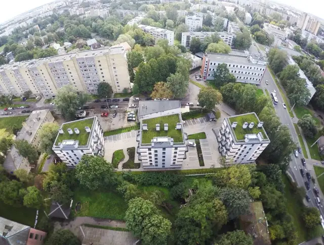 В Пурвциемсе агрессор напал на полицейского с гантелью; страж порядка получил травму