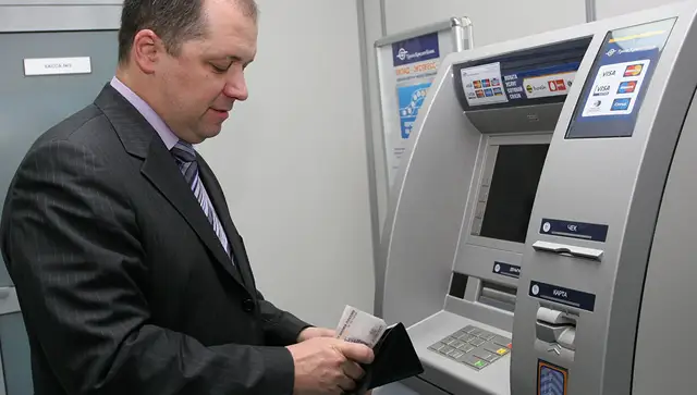 Зарплаты и доплаты: как оплачивают работу в Латвии?