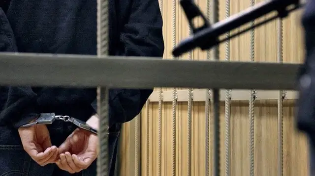 Осквернение памятника «лесному брату»: суд приговорил трех эстонцев