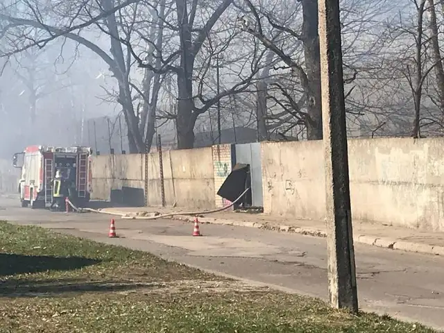 Пожар в Пардаугаве: очевидцы сообщают о взрывах (ВИДЕО)