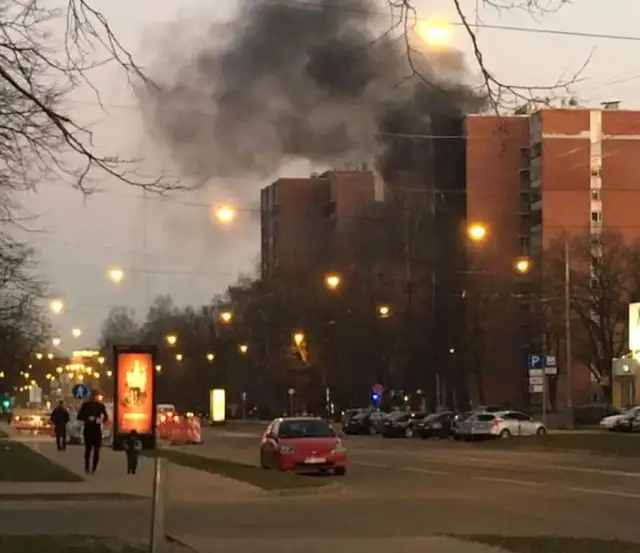 ЧП в Пардаугаве: из горящей многоэтажки эвакуировали десятки жителей