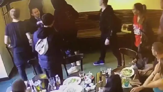 Важная свидетельница по делу Кокорина и Мамаева выпала с балкона и введена в кому