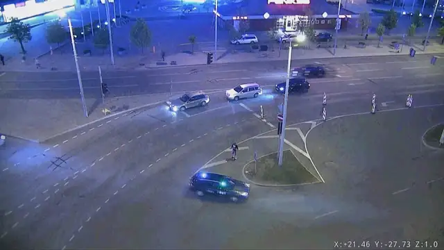 Горячие парни: хулиган переходил улицу в неположенном месте и разбил машину таксисту