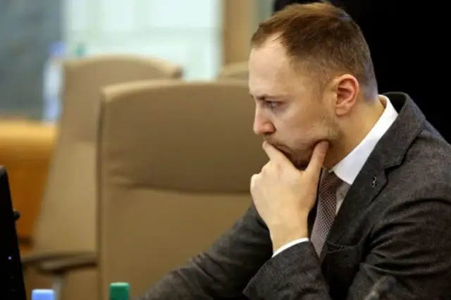 На двух стульях: как Гиргенс не пускал Кайминьша сесть за стол. ВИДЕО